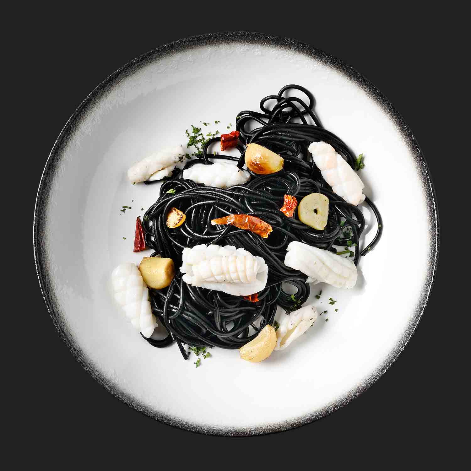 สปาเกตตีหมึกดำซอสหมึกดำ